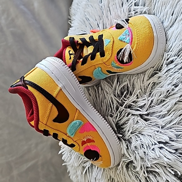 FORCE 1 LV8 TD 'CHINESE NEW YEAR - UNIVERSITY GOLD' - Picture 1 of 10